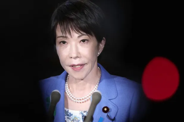 رئيسة وزراء اليابان ساناي تاكايتشي في مؤتمر صحافي بمقر الحكومة في العاصمة طوكيو (أ.ب)