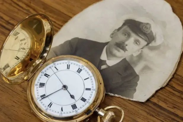 زمن متجمّد في عقارب ساعة (هانسونز للمزادات)