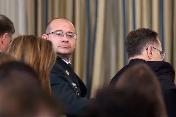 رومان غوفمان يحضر مؤتمراً صحافياً لترمب ونتنياهو في البيت الأبيض العام الماضي (رويترز)