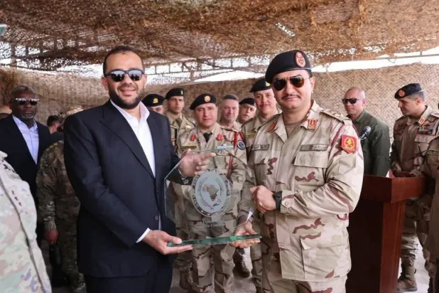 صدام حفتر وعبد السلام الزوبي في سرت قبيل انطلاق تمرين «فلينتلوك» (قناة «ليبيا الحدث» المقربة من «الجيش الوطني»)