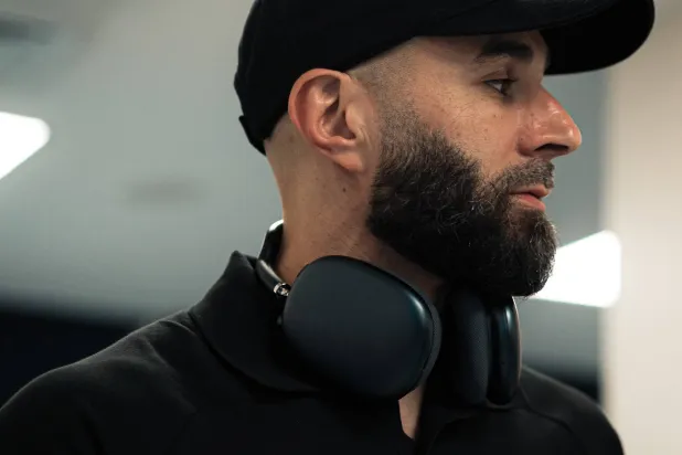 الفرنسي كريم بنزيمة قائد فريق الهلال (النادي) 