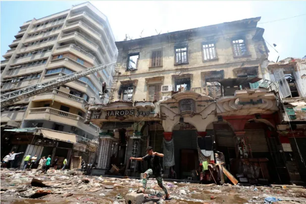  متاجر تضررت إثر حريق شهدته منطقة «الموسكي» بوسط القاهرة في يوليو2024 (رويترز)