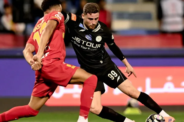 عزايزه لاعب الشباب قدم أداء لافتا في المباراة (موقع نادي الشباب)