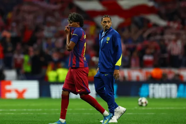 Football - UEFA Champions League - Quarter-Final - Second Leg - Atletico Madrid v FC Barcelona - Riyadh Air Metropolitano, Madrid, Spain - April 14, 2026 FC Barcelona's Lamine Yamal and Raphinha look dejected after the match. (Reuters) 