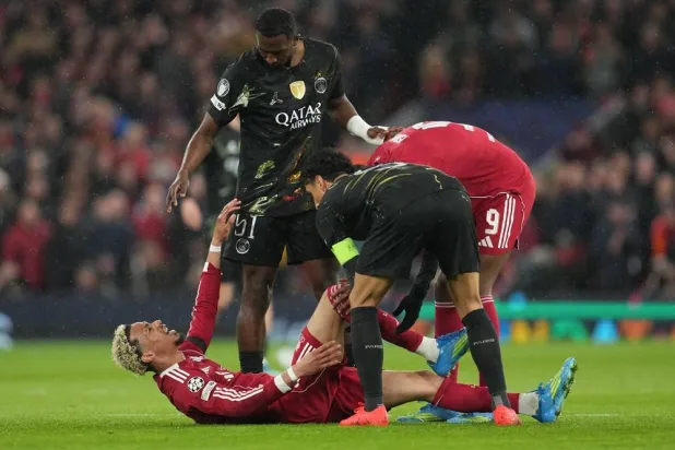  Liverpool's Hugo Ekitike lies injured during the Champions League quarterfinal second leg soccer match between Liverpool and Paris Saint-Germain in Liverpool, England, Tuesday, April 14, 2026. (AP) 