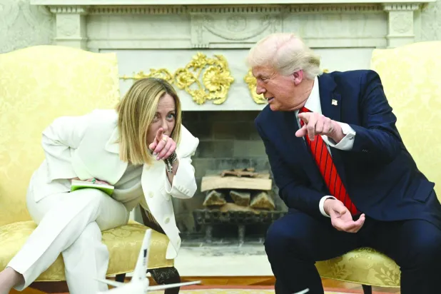 رئيسة الوزراء الإيطالية جورجيا ميلوني خلال لقاء سابق مع الرئيس ترمب في البيت الأبيض (أ.ف.ب)