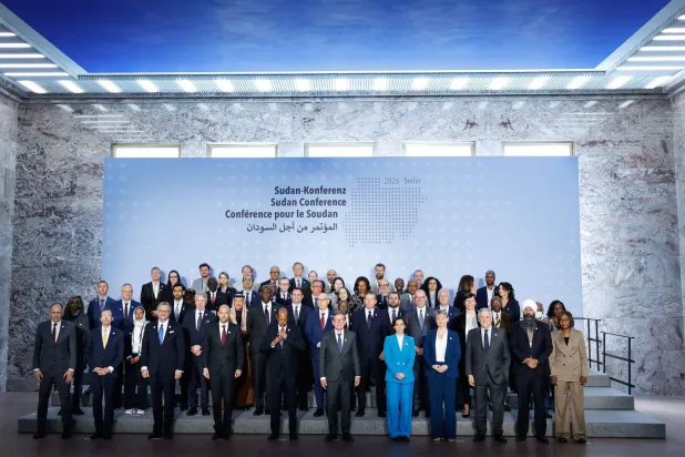 المشاركون في المؤتمر الدولي بشأن السودان الذي استضافته العاصمة الألمانية برلين يوم الأربعاء (أ.ف.ب)