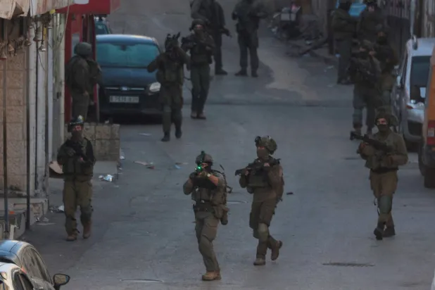 دورية للجيش الإسرائيلي في رام الله (رويترز)