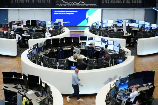 رسم بياني لمؤشر الأسهم الألماني «داكس» في بورصة فرانكفورت (رويترز)