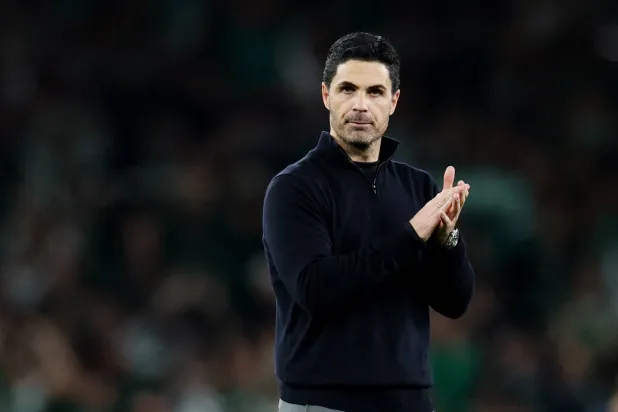 أرتيتا واثق بآرسنال بعد تأهُّل صعب إلى نصف النهائي (رويترز)