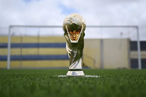 تتزايد الانتقادات في الصحافة الأوروبية مع اقتراب انطلاق كأس العالم 2026 (أ.ف.ب)