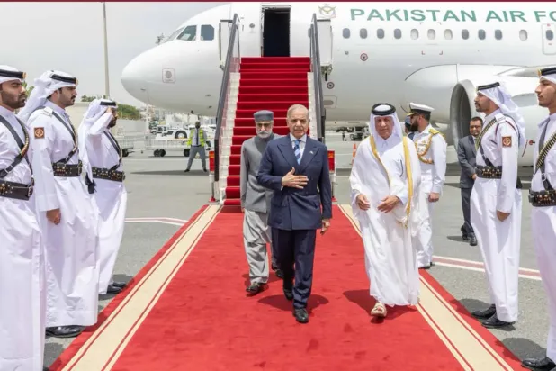 Pakistan Başbakanı çalışma ziyareti için Doha'ya geldi (QNA)