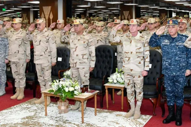 وزير الدفاع المصري أكد على علاقات التلاحم والتواصل الدائمة بين القوات المسلحة والشرطة المدنية (المتحدث العسكري)