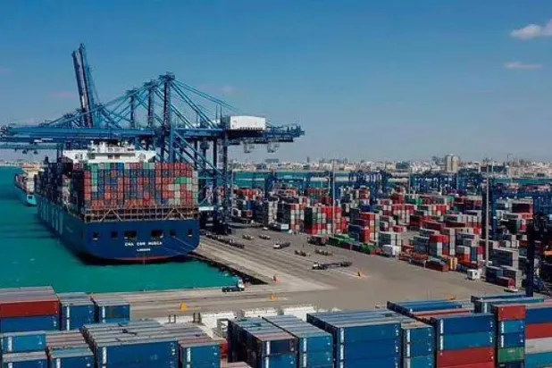 ميناء الملك عبد العزيز في السعودية (الهيئة العامة للموانئ)