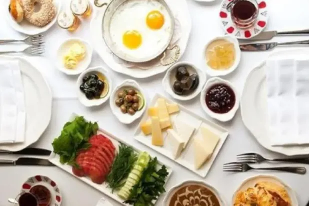 يعتبر الإفطار أهم وجبة في اليوم (رويترز)