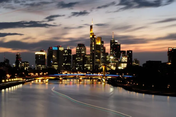 أفق مدينة فرانكفورت الألمانية (رويترز)