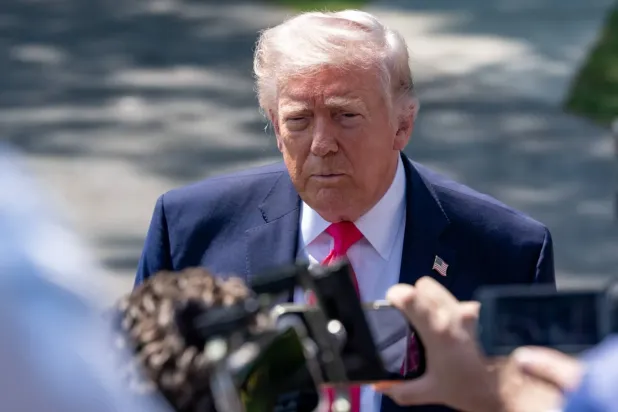 ABD Başkanı Donald Trump, Beyaz Saray’da basın mensuplarına açıklamalarda bulunuyor. (DPA)