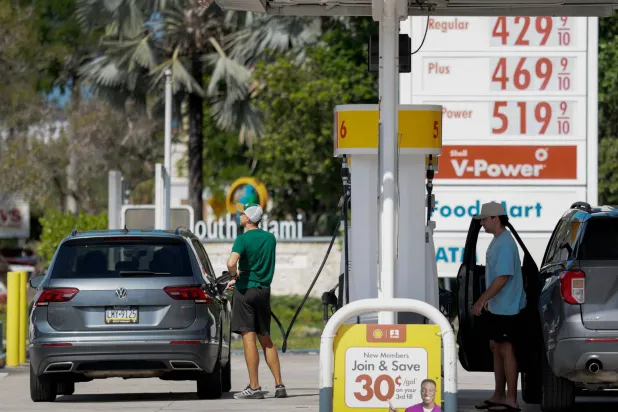 تستمر أسعار الوقود في الارتفاع بالولايات المتحدة بسبب حرب إيران (أ.ف.ب)