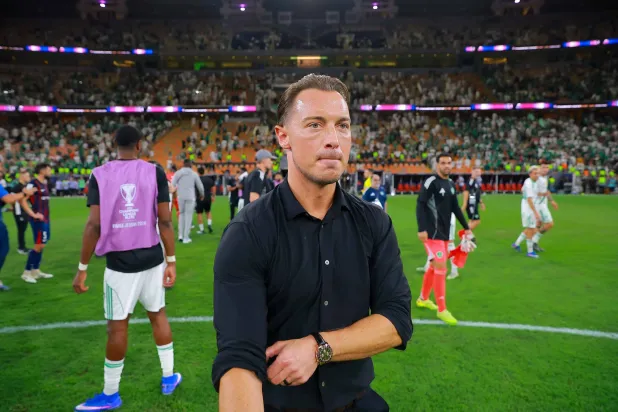 الألماني ماتياس يايسله مدرب فريق الأهلي (تصوير: محمد المانع)