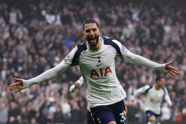 عودة بنتانكور تعزز حظوظ توتنهام في صراع تفادي الهبوط (رويترز)