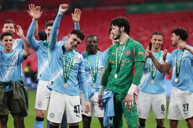 يتطلع مانشستر سيتي لتكرار فوزه على آرسنال عندما هزمه في «نهائي كأس الرابطة» (رويترز)