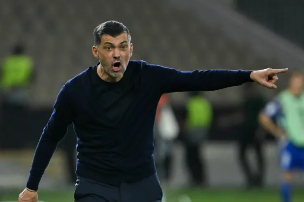 البرتغالي سيرجيو كونسيساو مدرب فريق الاتحاد (تصوير: علي خمج)