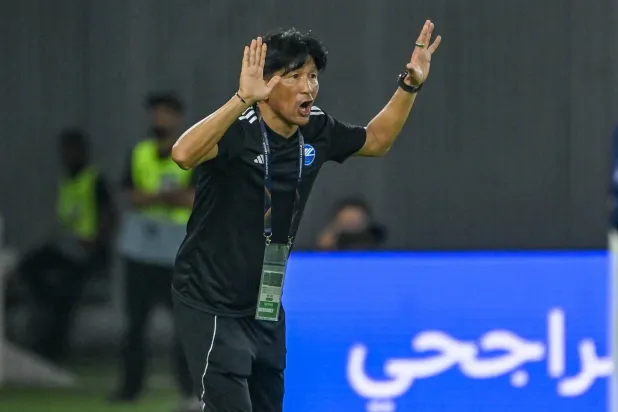 الياباني غو كورودا مدرب فريق ماتشيدا الياباني (تصوير: علي خمج)