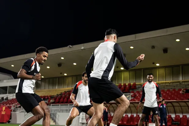 لاعبو القادسية خلال التحضيرات الأخيرة للجولة المقبلة (نادي القادسية)