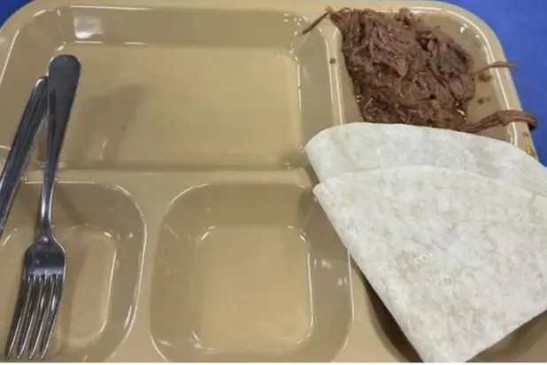 USS Tripoli gemisinde çekilmiş mütevazı bir öğün (USA Today)