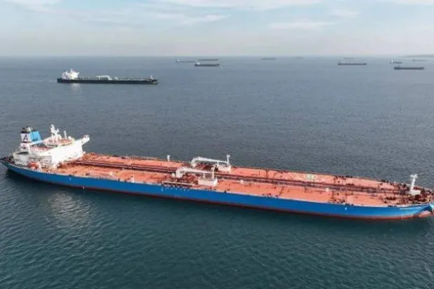 ناقلات تحمل نفطاً خاماً في عرض البحر (رويترز)