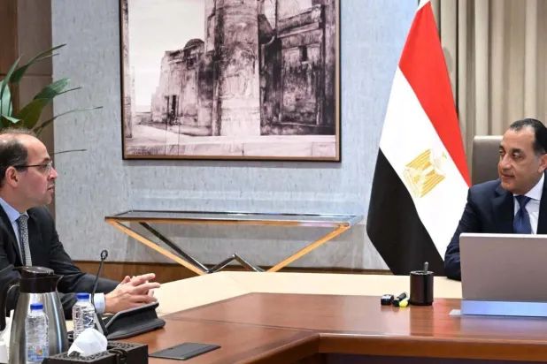 رئيس الوزراء المصري خلال اجتماع مع وزير المالية لبحث نتائج اجتماعه مع صندوق النقد الدولي (مجلس الوزراء المصري)