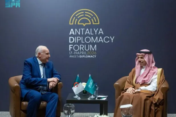 Saudi Minister of Foreign Affairs Prince Faisal bin Farhan bin Abdullah met on Saturday with Algerian Minister of State, Minister of Foreign Affairs, National Community Abroad and African Affairs Ahmed Attaf in Antalya. SPA
