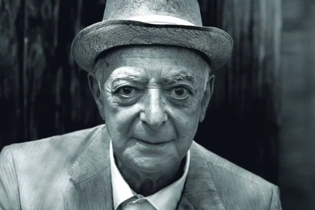 براساي مصور ليل باريس وعلاماتها السرية