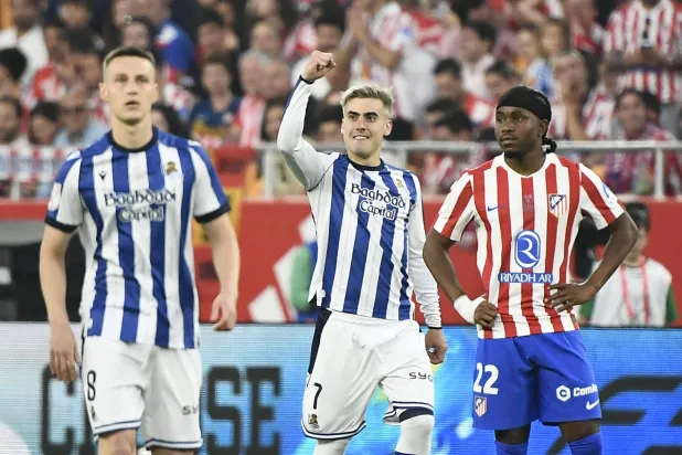 بارينيتشيا محتفلاً بالهدف التاريخي (أ.ف.ب)