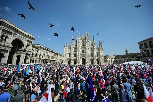 من تظاهرة اليمين المتطرف في ميلانو (أ.ف.ب)