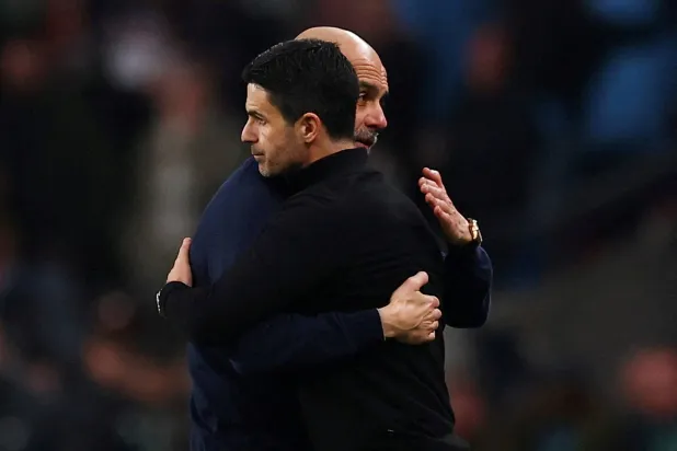 Football - Carabao Cup - Final - Arsenal v Manchester City - Wembley Stadium, London, Britain - March 22, 2026 Manchester City manager Pep Guardiola embraces Arsenal manager Mikel Arteta after winning the Carabao Cup. (Action Images via Reuters) 