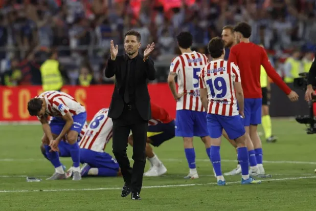 Atletico Madrid's head coach Diego Pablo Simeone (C) and his players react at the end of the Spanish Cope del Rey final match between Real Sociedad and Atletico de Madrid, in Seville, Spain, 18 April 2026. (EPA)