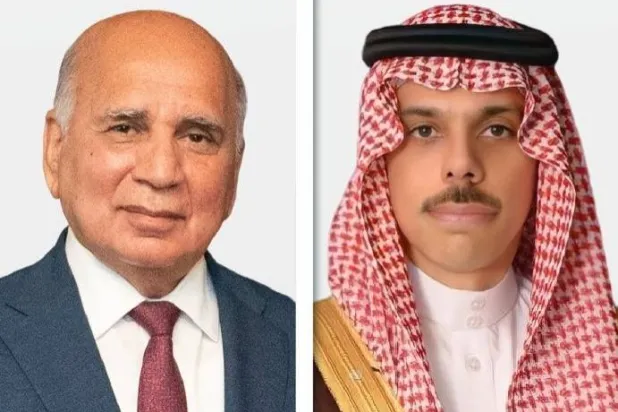 الأمير فيصل بن فرحان وزير الخارجية السعودي ونظيره العراقي الدكتور فؤاد محمد حسين (الشرق الأوسط)