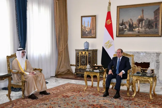 الرئيس المصري عبد الفتاح السيسي يستقبل الشيخ جراح جابر الأحمد الصباح وزير خارجية دولة الكويت الأحد في القاهرة (الرئاسة المصرية)