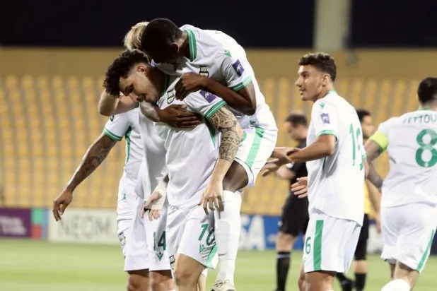 فرحة لاعبي الأهلي القطري بأحد أهدافهم في المباراة (موقع النادي)