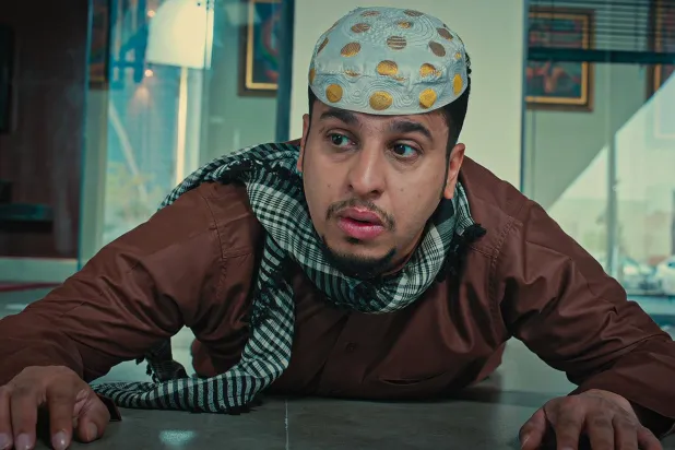 فيصل العيسى البطل الرئيسي للفيلم في دور «عامر» في مشهد من الجزء الثاني (نتفليكس)