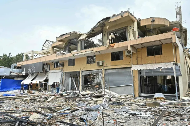 جانب من الدمار جرَّاء الغارات الإسرائيلية على جنوب لبنان (أ.ف.ب)