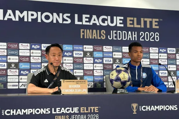 غو كورودا وهنري خلال المؤتمر الصحافي (الشرق الأوسط)