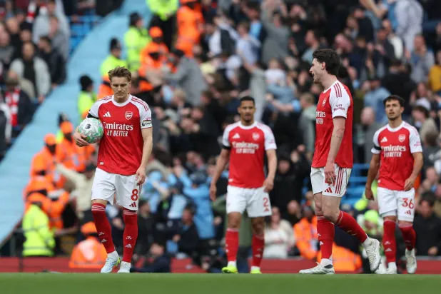 حالة إحباط عاشها آرسنال أمام السيتي (رويترز)