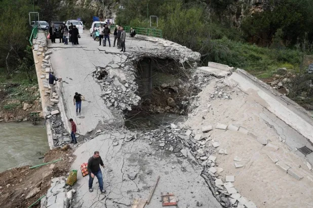  Displaced people cross a destroyed bridge as they return to their villages, following a ceasefire between Hezbollah and Israel, in Tayr Felsay village, southern Lebanon, Sunday, April 19, 2026. (AP) 
