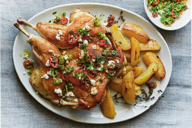 ينصح الخبراء بتناول أطعمة صحية بدلاً من الأطعمة المصنعة (أرشيفية - أ.ب)