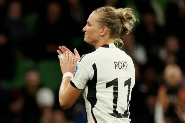 ألكسندرا بوب قائدة المنتخب الألماني للسيدات سابقاً (رويترز)