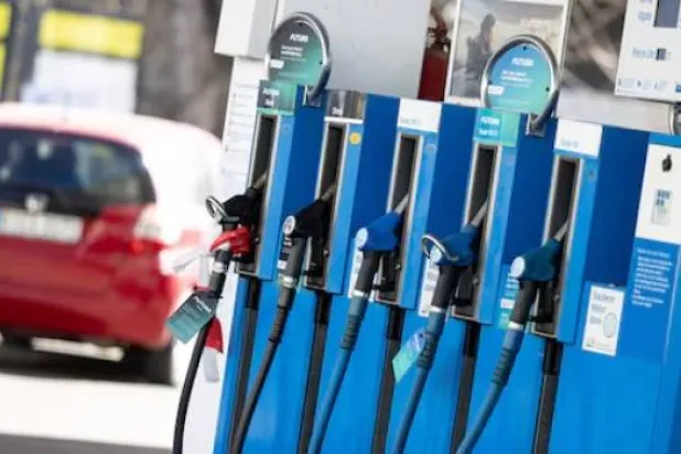 مضخة وقود بمحطة «أرال» في برلين (رويترز)