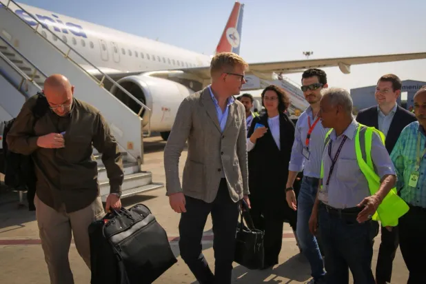 المبعوث الأممي الخاص إلى اليمن هانس غروندبرغ أثناء وصوله عدن مطلع أبريل الحالي (مكتب المبعوث)