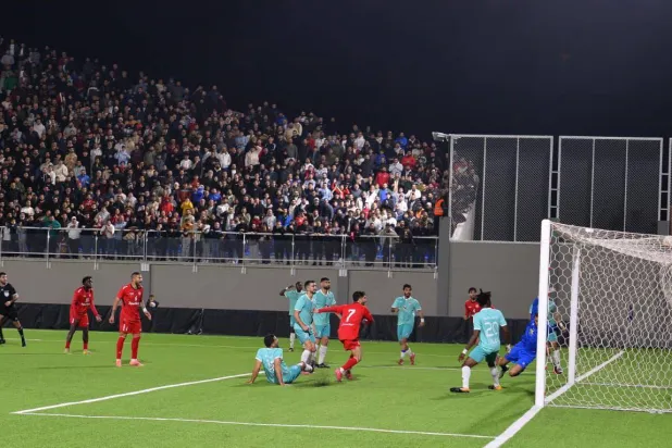 من مواجهة فريقَي النجمة والعباسية في الدوري اللبناني (الاتحاد اللبناني لكرة القدم)